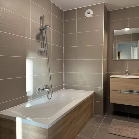 Apartment 5 Pieces Pour 8 Personnes, Proche Centre - Fr-1-676-235